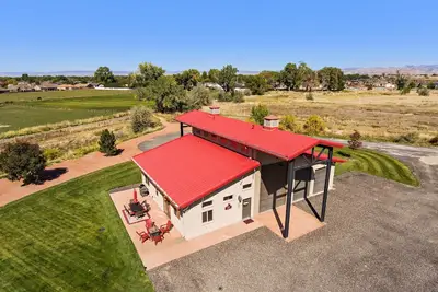 Image de 1 BedRm Small Home cadre calme sur 5 hectares de paradis, de superbes vues, animaux super