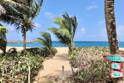 Image de Vivre en bord de mer à quelques pas seulement de Playa Mar Chiquita dans une réserve protégée.