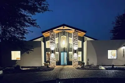 Image de Emplacement fantastique, familial et convivial, super cuisine / salle à manger!