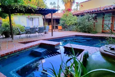 Image de Cozy 1940 Espagnol Villa avec tout le confort d'une maison