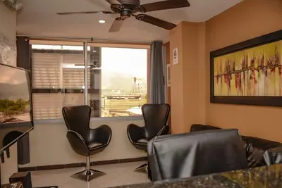 Image de 2 chambres Ac. Wifi, Hot Tub Economical Park Lleras. 3 écrans plats.