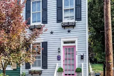 Image de Demeure historique rénovée située au centre-ville avec parking - Marchez partout!