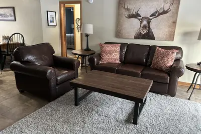 Image de Nouvellement rénové 2 chambres 2 salles de bain condo près de ski et village