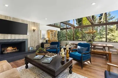 Image de Cabine de fleur des neiges | Luxe 3bd \/ 2ba, 8 personnes, quai, dans le village