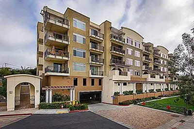 Image de Beach Vacation Condo W / une vue sur l'océan et Quaint Harbour.