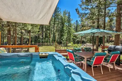Chalet sur la rivière 3 Bd, bain à remous Famille et chien randonnée, vélo, jouer, quartier calme