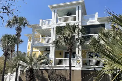 Image de \"Ocean's Song\" * Maison De Luxe 5br / 6ba, piscine, ascenseur * 1 pâté de maisons de la plage * 5 étoiles