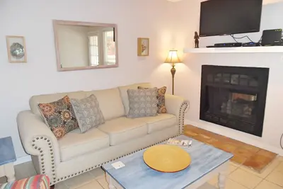 Image de Quartiers du sébaste! Tarifs d'automne! 2 Br, 2. 5 Bath, Dog Ok, marchez jusqu'à la plage!