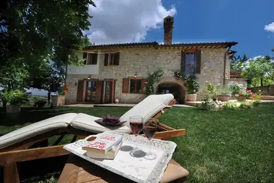 Image de Superbe villa en pierre du 18ème siècle, vue imprenable, piscine, Wifi