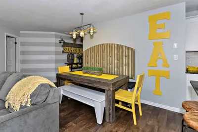 Image de IMMACULÉ COMPLÈTEMENT AMÉLIORÉ-Nouveaux Meubles * 16 Couches De Lits, Hot Tub PRIVÉ