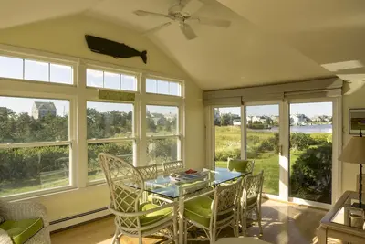 Image de Charmante et lumineuse Beach House à Craigville Beach - Les PREMIÈRES Semaines sont encore disponibles