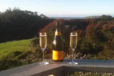 Image de Mandolin Wind - Retraite privée avec vue sur l'océan et bain à remous