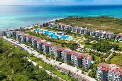 Image de Côté plage avec vue sur l'océan et bassin profond - Agua Dulce à Mareaazul