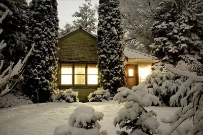 Image de Madison West Side. Salon luxueux à 1 pâté de maisons du lac.
