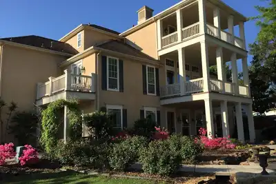 Image de 10 minutes du centre-ville de Memphis - luxe du sud dans cette maison spacieuse
