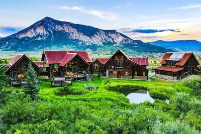 Image de Vues! Minutes de Ranch de luxe à Town & Ski! Nouveau spa