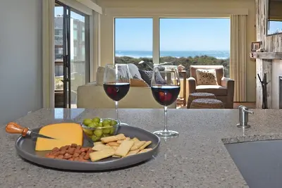 Image de Sur le confort de la plage avec vue magnifique, l'espace détente et un placard de jouets de plage