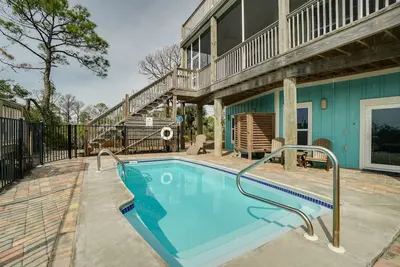 Image de Bel emplacement devant le golfe! ! Piscine privée, promenade, chaises de plage et plus
