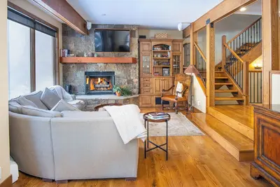Image de R��cemment rénové Platinum Évalué terrain de golf Townhome. .