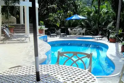 Image de El Nido De La Tortuga - Une casita au bord de la piscine, nichée à flanc de colline
