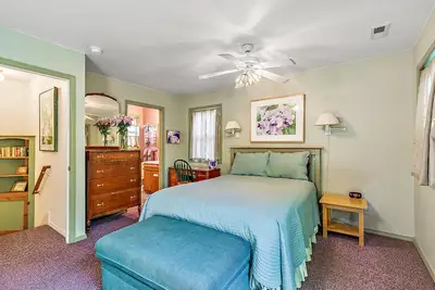 Image de The Dogwood Suite at Tudor House Locations de vacances