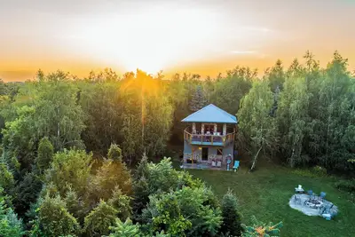 Image de Chalet moderne de firetower vue majestueuse sur 70+ acres privés. près de Knoebels