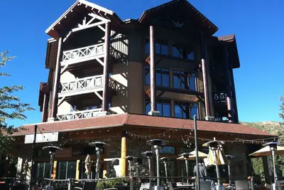 Image de Condo De Ski Mammoth Lakes À Pied Du Village Grande Vue Dormir 4