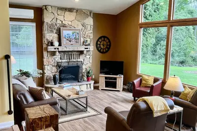 Image de Valley View Cottage Zone isolée de Mohican, Cabane dans les arbres, Four à pizza en plein air, Étang