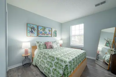 Image de Rénové 3 Br 2. 5 Bath Townhouse dans une communauté fermée - Près de Disney!