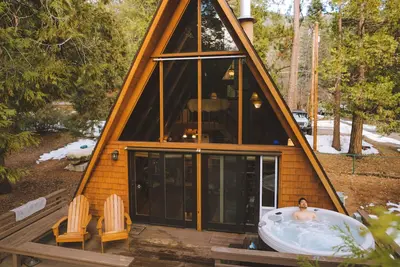 Image de Fern Valley, Dog Friendly avec cour clôturée et bain à remous / spa sur le pont arrière!