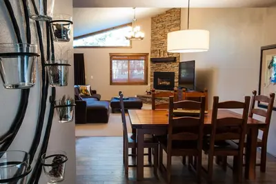 Image de 4br rénové (2 maîtres! )/ 3Salle de bain avec WiFi, A / C, billet de dimanche Nfl 2018!