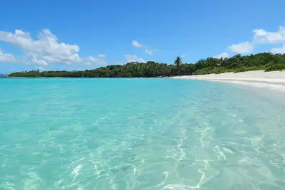 Image de Hilltop Hideaway - Rénové 1 Chambre-Wrap Around Balcon de superbes vues!