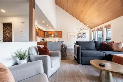 Image de Montebello - Luxe à Whistler Village North.