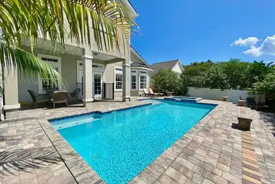 Image de Elegant Spacieuse maison moderne au bord de la plage! Les mieux notés! Idéal pour le groupe (Elena's)