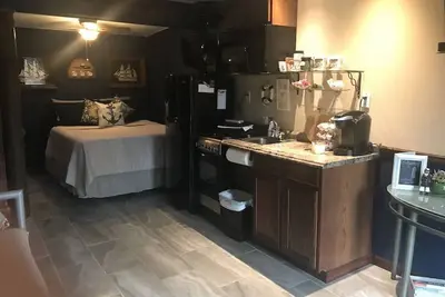 Image de Embarquez avec le capitaine! 270 'jetée, piscine, spa, des tonnes de commodités et de superbes vues