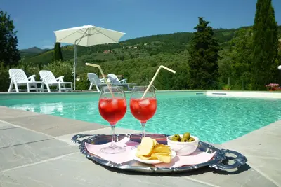 Image de Maison dans les collines florentines avec piscine, parking gratuit et wifi