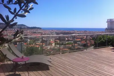 Image de Maison à Nice avec  grande terrasse et panorama, tout confort.