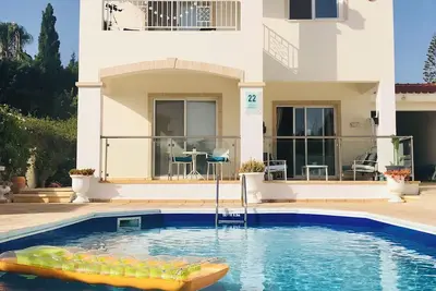 Image de Belle villa individuelle avec piscine chauffée plein sud ** 4 minutes à pied de la plage