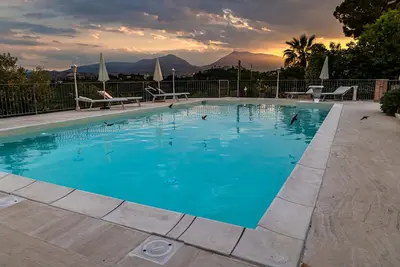 Image de Villa Panoramique Sur La Colline Avec Piscine D'Eau De Mer