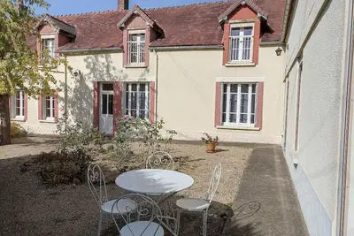 Le Nid des Tourterelles Gîte 3 épis 5 pars à 2 h de Paris 15 mn de Chablis