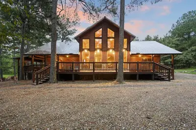 Image de High Lonesome Lodge- 3 chambres, 3 salles de bains-spa, table de billard, Etang de pêche et Wifi