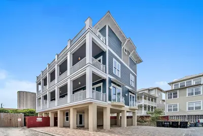 Image de Vues à gogo! Barbecue à gaz, 10 sec. Marchez jusqu'à la plage et la piscine privée!