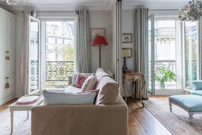 Image de Vente! Incroyable 1 chambre avec vue sur la Tour Eiffel pour vos vacances de rêve