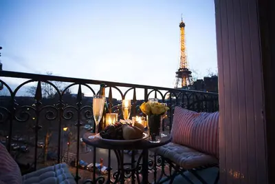 Vente! Incroyable maison de maison avec balcon et vue Eiffel