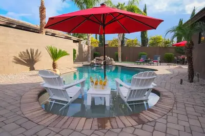 Image de Maison De Luxe Calme: Piscine / Spa, Proche Shopping, Fine Dining, Golf, Sleeps 8