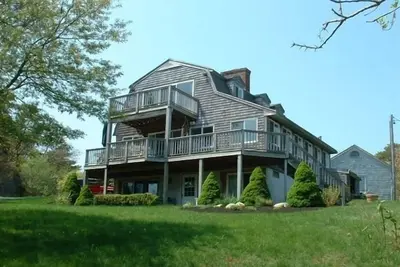 Image de Edgartown Waterview paisible à proximité de la ville et des plages