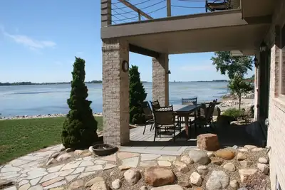 Image de La maison du lac à Cedar Point - Belle maison au bord de l'eau - Plage de sable privée!