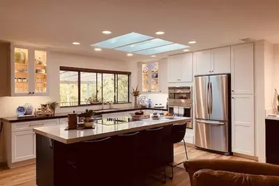 Image de Retraite privée isolée avec piscine et bain à remous et 2 Master Suites