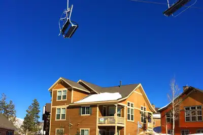 Image de Accès direct aux pistes de ski, Premier 5 chambres, bain à remous privé, vues, piscine du complexe