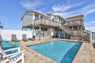 Image de Maison de plage de 6 chambres avec piscine! ! Front du golfe avec quai de 300 pi sur la baie